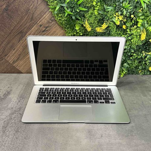 Apple MacBook Air 13" 2017 (500 GB SSD/8GB DDR3/1.8GHz Intel Core i5/Intel HD Graphics 6000/macOS Monterey/EU bill.) Használt - Silveranciával 